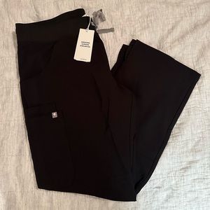 FIGS Kade Cargo Scrub Pants Size Large Petite Black